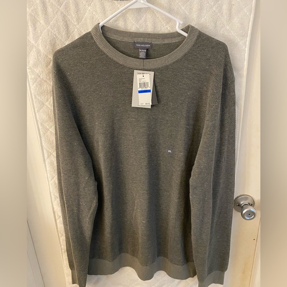 Me s XL sweater with tags